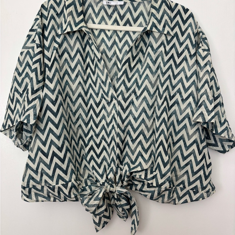 Woven Chevron Tie-Front Short Sleeve Top - Blue & White